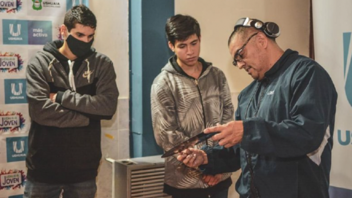 LA MUNICIPALIDAD DE USHUAIA INICIARÁ UN TALLER DE OPERACIÓN TÉCNICA DE RADIO Y AUTO-OPERACIÓN