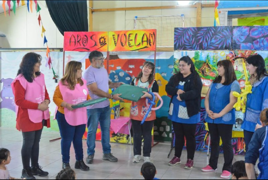 LA KERMES MUNICIPAL DE USHUAIA ESTUVO CELEBRANDO EN EL AMANDA BEBAN EL MES DE LOS JARDINES DE INFANTES
