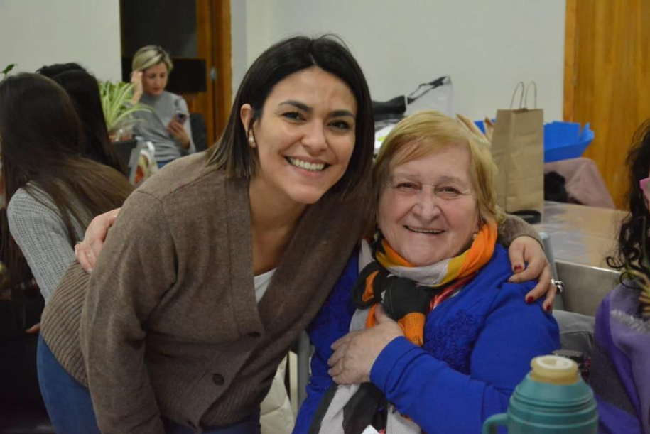 ENCUENTRO EN EL CENTRO DE JUBILADOS KAUPÉN PARA DAR CIERRE AL TALLER “GIRANDO EN PALABRAS” DE LA MUNICIPALIDAD DE USHUAIA