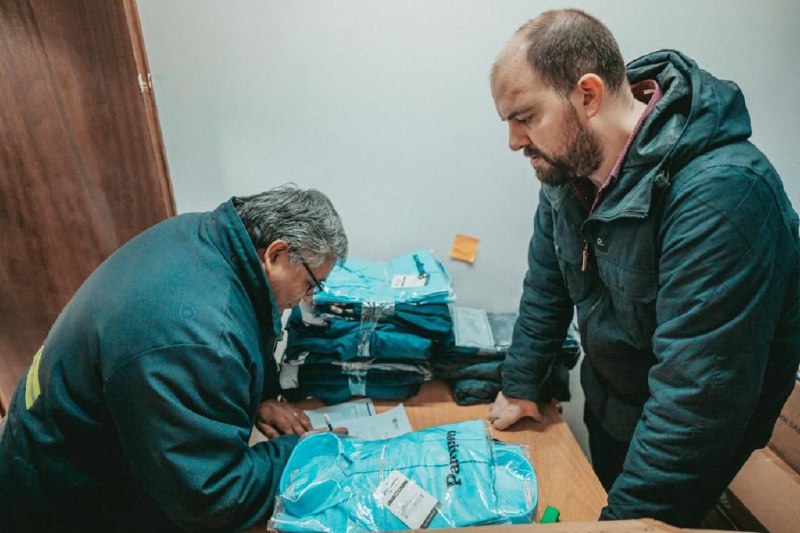 LA UISE ENTREGÓ LA INDUMENTARIA DE TRABAJO A SUS TRABAJADORES Y TRABAJADORAS