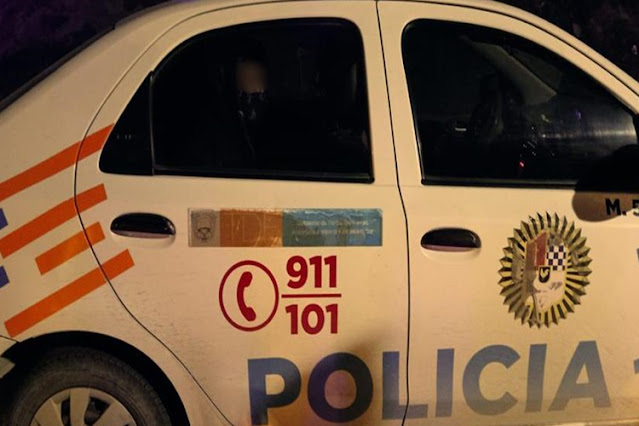 Menor asalto a una mujer en Ushuaia, en una plaza, amenazándola con una botella rota