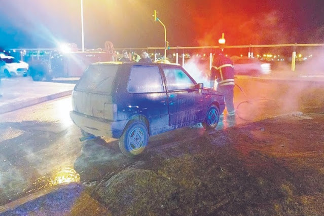Vehiculo se incendio, sin que se registraran lesionados