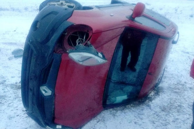 Despiste y vuelco, sin lesionados Despiste y vuelco, sin lesionados