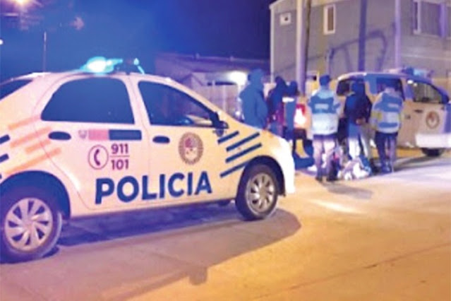 Dos detenidos luego de herir a un efectivo y golpear a otro
