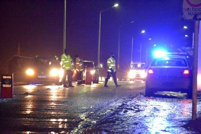 Inspectores dejaron una camioneta de Transito en marcha y se la robaron