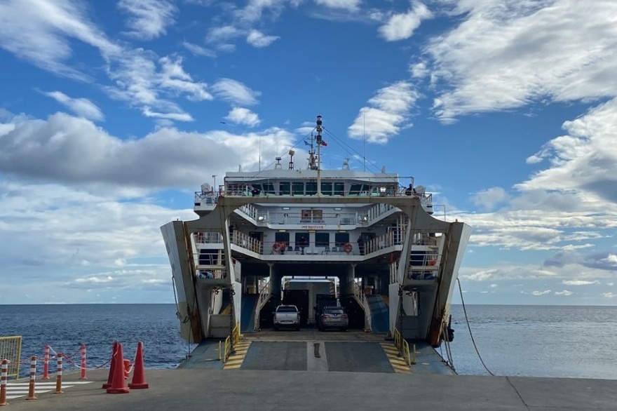 Todo sube: cruzar el Estrecho de Magallanes en barcaza ya cuesta $6000