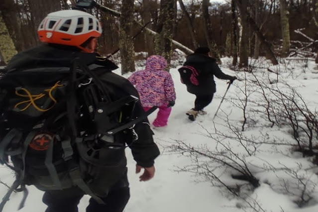Rescate de una mujer y una menor en la zona del Martial