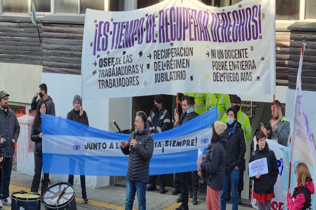 Desobligacion docente y amenaza con no inicio de clases despues de las vacaciones