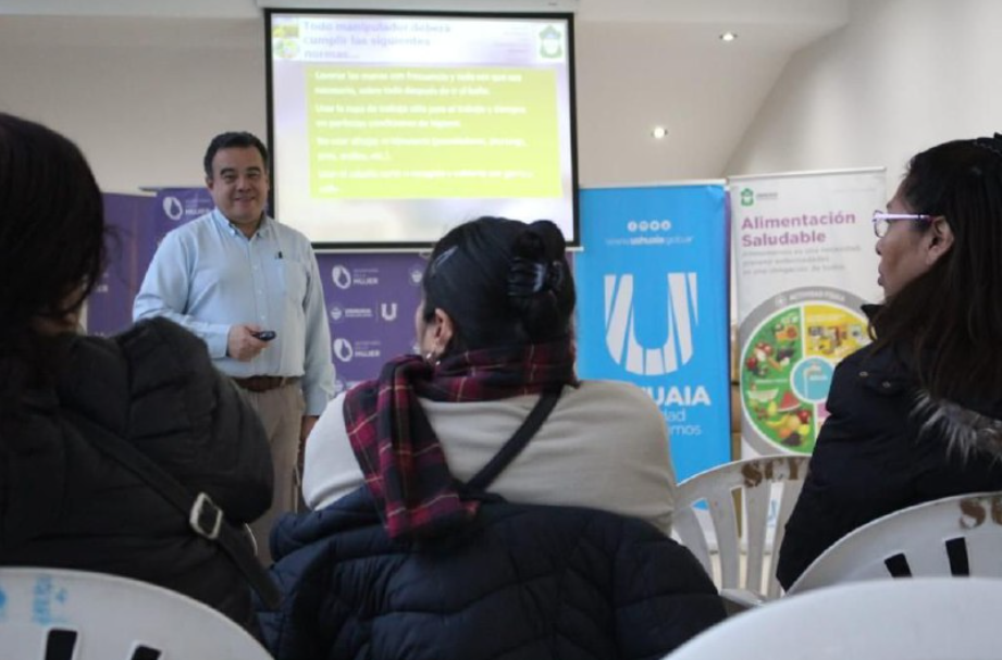 DICTADAS POR LAS SECRETARÍAS DE LA MUJER Y DE GOBIERNO  CONTINUAN LAS CAPACITACIONES A EMPRENDEDORAS DE LA CIUDAD