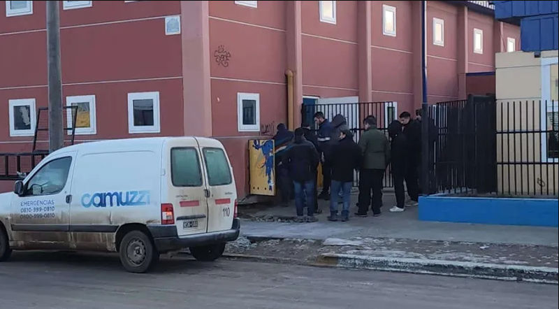 Evacuaron de manera preventiva la Escuela 42 ante una posible pérdida de gas