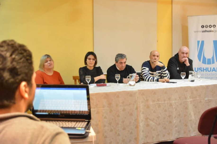 SE REUNIÓ EL CONSEJO MUNICIPAL DE DISCAPACIDAD DE USHUAIA CON PARTICIPACIÓN DE DISTINTAS SECRETARÍAS Y ORGANIZACIONES SE REUNIÓ EL CONSEJO MUNICIPAL DE DISCAPACIDAD DE USHUAIA CON PARTICIPACIÓN DE DISTINTAS SECRETARÍAS Y ORGANIZACIONES