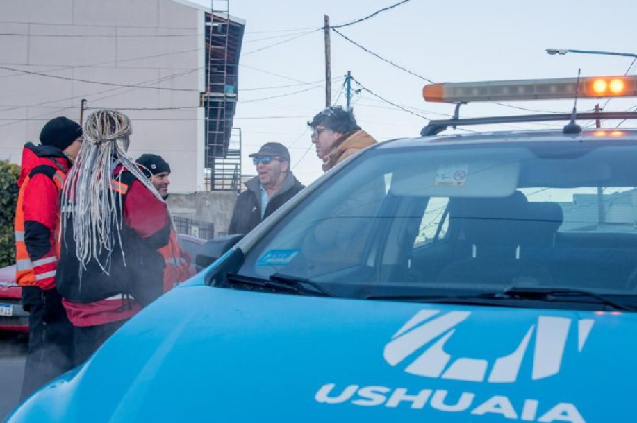 EL MUNICIPIO COLOCÓ CARTELERÍA INFORMATIVA SOBRE NUEVO SENTIDO DE CIRCULACIÓN DE CALLE BEAUVOIR
