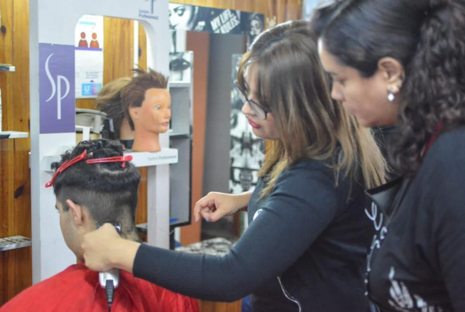 LA MUNICIPALIDAD CONTINÚA CON LOS CURSOS DE CAPACITACIÓN EN LOS CENTROS COMUNITARIOS