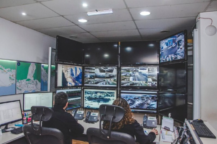 LA SECRETARIA DE GOBIERNO YÉSICA GARAY SE REUNIÓ CON DEFENSA CIVIL MUNICIPAL TRAS SU PARTICIPACIÓN EN EL RESCATE EN EL MARTIAL