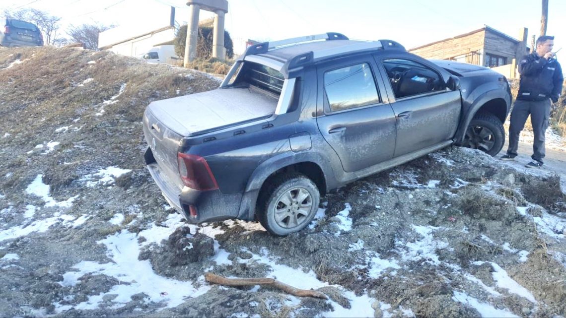 Conductora se despistó de la cinta asfáltica