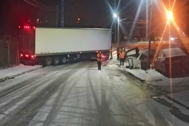 Despiste camión quedo cruzado en Ushuaia e impedía el transito
