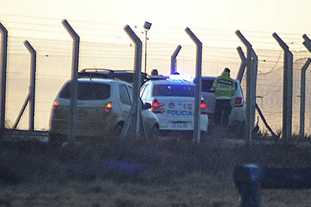 Despiste y choque contra un cerco perimetral, sin lesionados