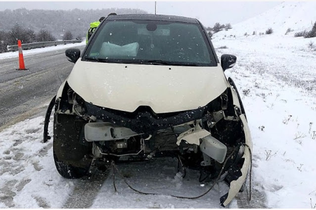 Despiste y choque contra el guardarrail en la Ruta 3