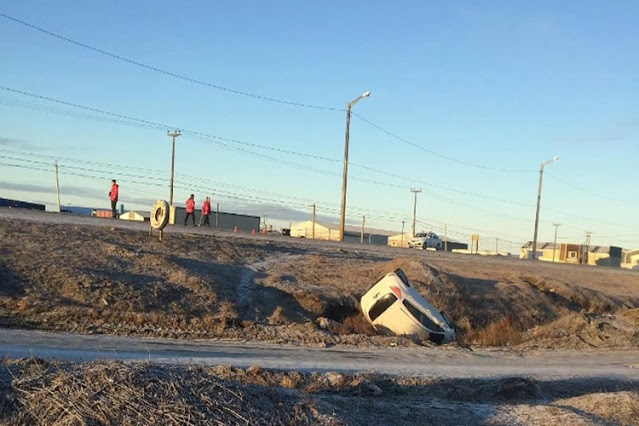 Choque, despiste y vuelco con dos personas trasladadas al Hospital