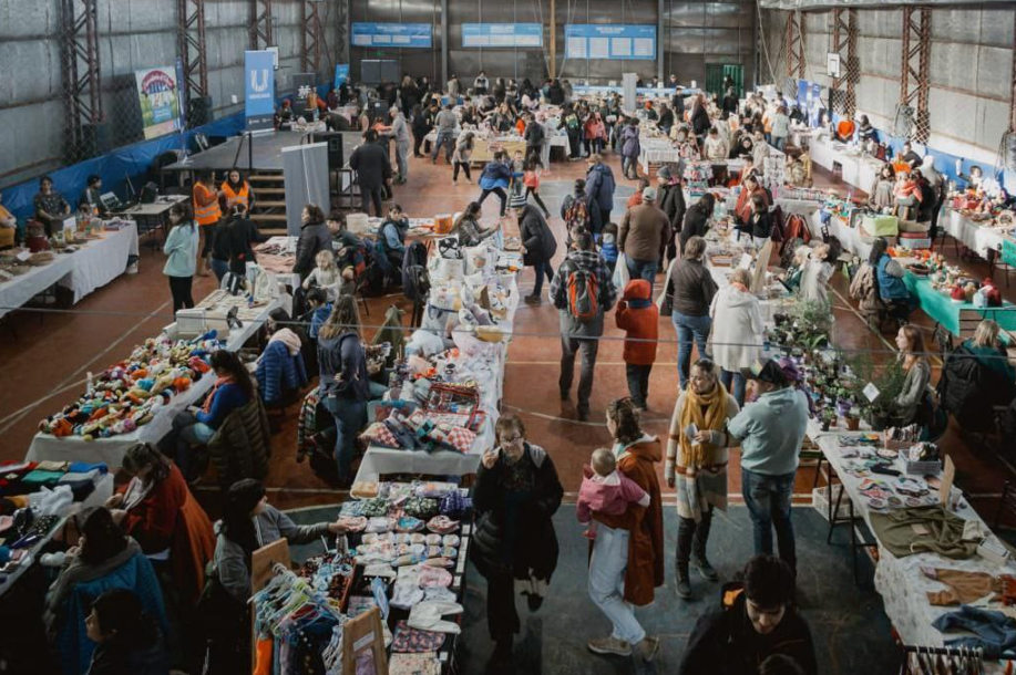 EL MERCADO CONCENTRADOR Y EMPRENDEDORES OFRECIERON SUS PRODUCTOS EN EL GIMNASIO DE LA BASE NAVAL EL MERCADO CONCENTRADOR Y EMPRENDEDORES OFRECIERON SUS PRODUCTOS EN EL GIMNASIO DE LA BASE NAVAL