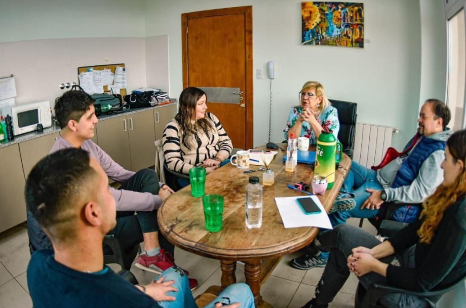 BELÉN MOLINA MANTUVO UNA REUNIÓN CON LA ASOCIACIÓN CIVIL REENCONTRÁNDONOS