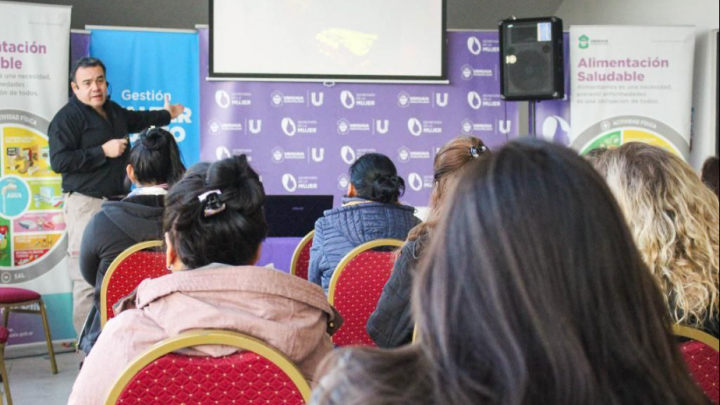 LA SECRETARÍA DE LA MUJER CONTINÚA REALIZANDO CAPACITACIONES Y ENTREGA DE HERRAMIENTAS A EMPRENDEDORAS