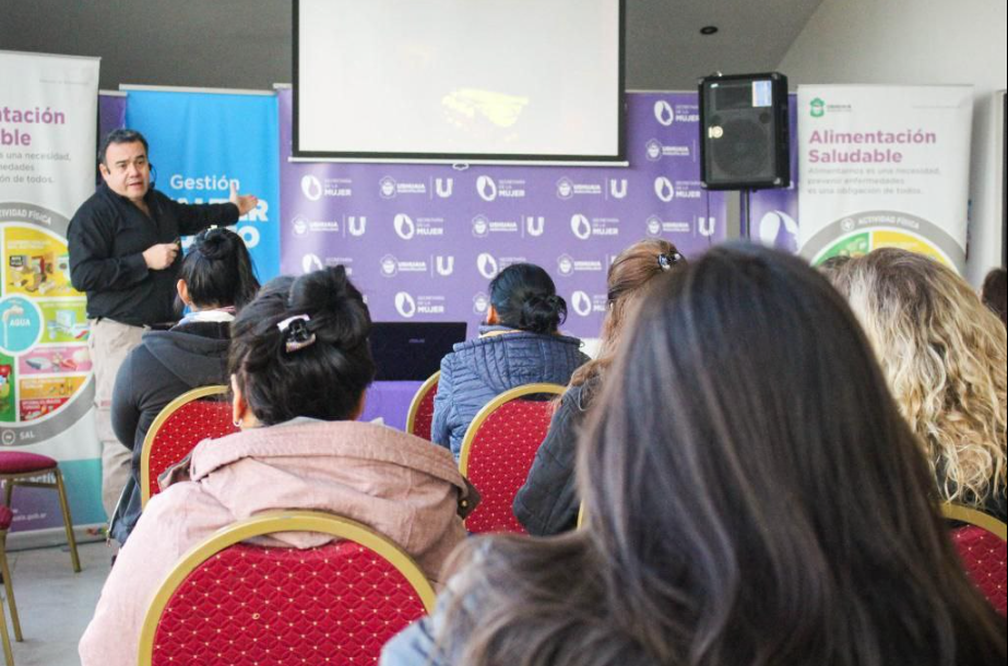 LA SECRETARÍA DE LA MUJER CONTINÚA REALIZANDO CAPACITACIONES Y ENTREGA DE HERRAMIENTAS A EMPRENDEDORAS