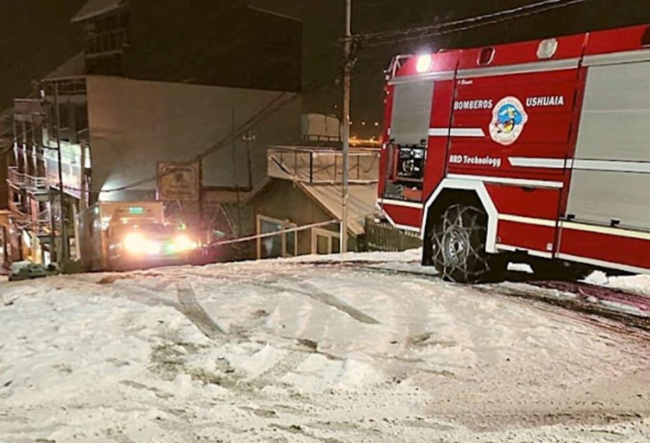 Bomberos debio auxiliar a una ambulancia en el centro de Ushuaia