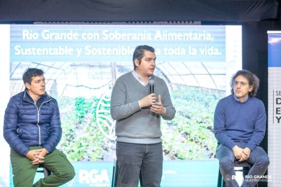 Pérez anunció la construcción de una planta de alimentos y un vivero de última generación