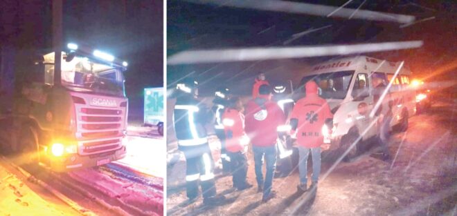 3 de 15 pasajeros resultaron afectados en el choque de una combi con un camión