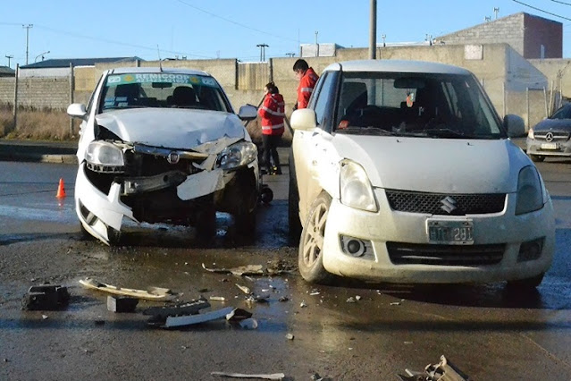 Choque con una conductora trasladada al Hospital
