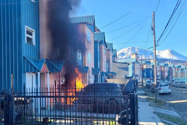 Un vehiculo estacionado se incendio en Ushuaia