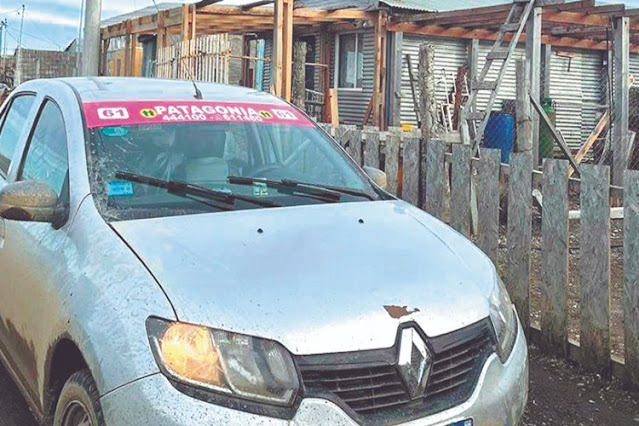 Robaron un remis de un lavadero y lograron encontrarlo unas horas después en otro sector de la ciudad