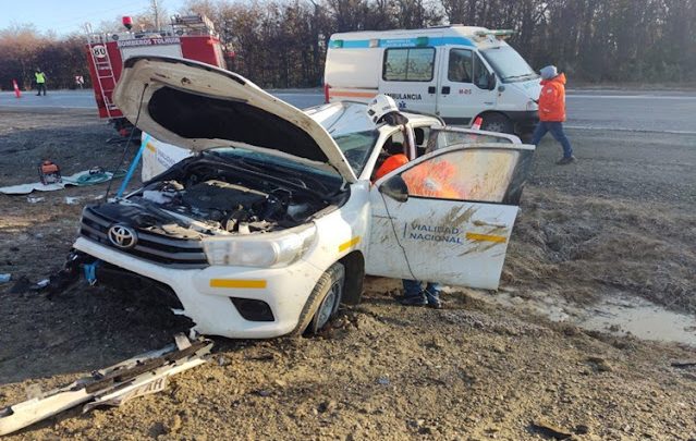 Vuelco de camioneta de Vialidad Nacional en la Ruta 3