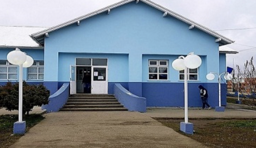 Escándalo y asamblea en una escuela de Río Grande por un “tirón de orejas” a un alumno