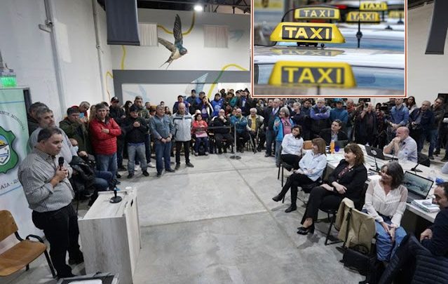 Acuerdo entre Constituyentes para que taxistas sean titulares de las licencias