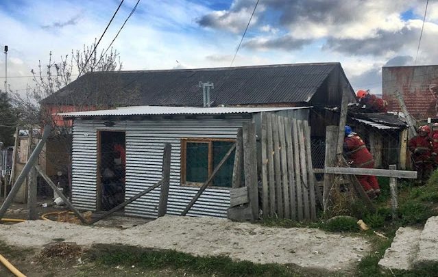 Incendio en Ushuaia en calle Rosas al 300, sin lesionados