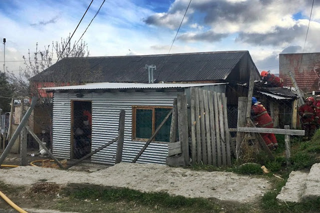 Incendio en Ushuaia en calle Rosas al 300, sin lesionados