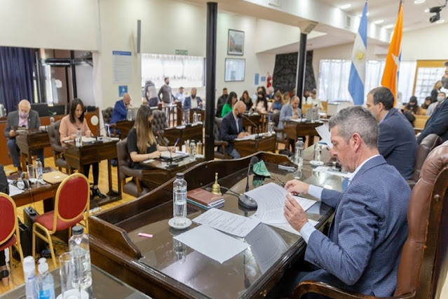 Sesión de la Legislatura para crear mas cargos políticos y tratar jubilación docente