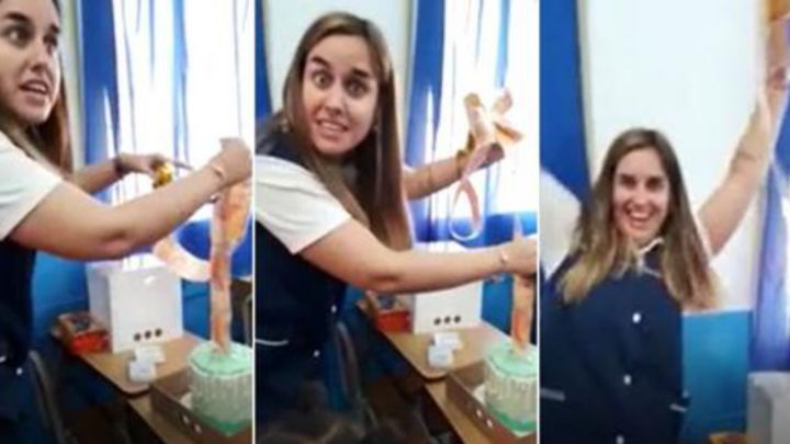 “¡Platita, seño, platita!”: por el día del maestro le regalaron una torta de billetes y su reacción fue viral