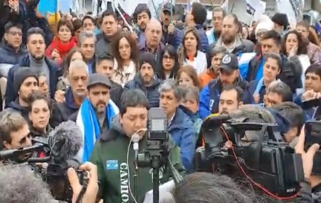 Gremios en alerta y movilizacion, la CGT realizaría un paro nacional el próximo lunes 5