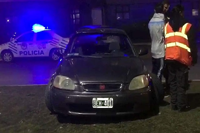 Joven conductor perdió el control del vehículo y termino en un descampado