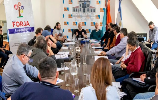 Legisladores de FORJA presentaron a gremios 4 proyectos para modificar leyes laborales en TDF