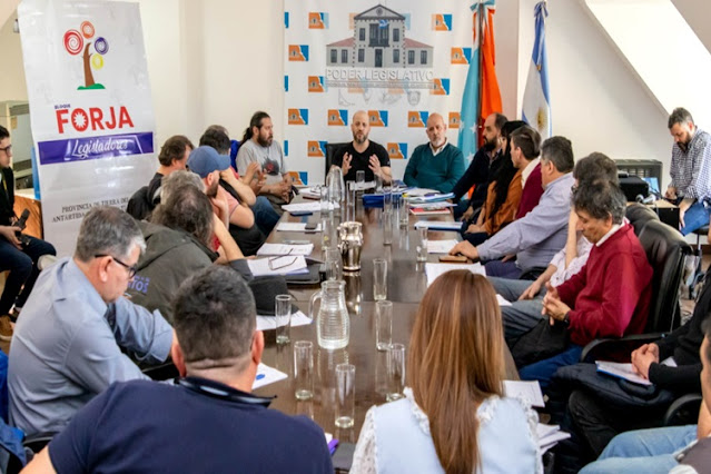 Legisladores de FORJA presentaron a gremios 4 proyectos para modificar leyes laborales en TDF