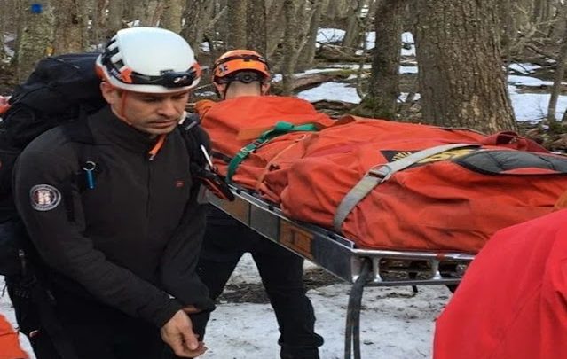 Turista rescatada en Laguna Esmeralda, luego de caerse por el hielo