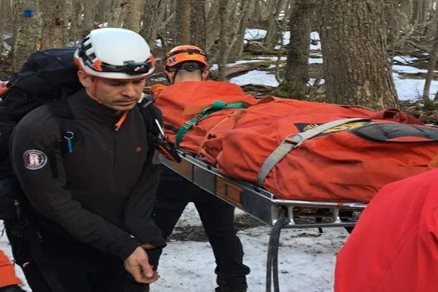 Turista rescatada en Laguna Esmeralda, luego de caerse por el hielo