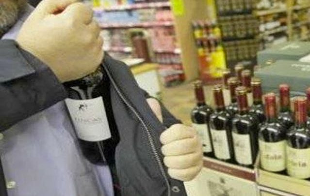 Intento robar unos vinos y salir corriendo, lo persiguieron varias cuadras, hasta atraparlo