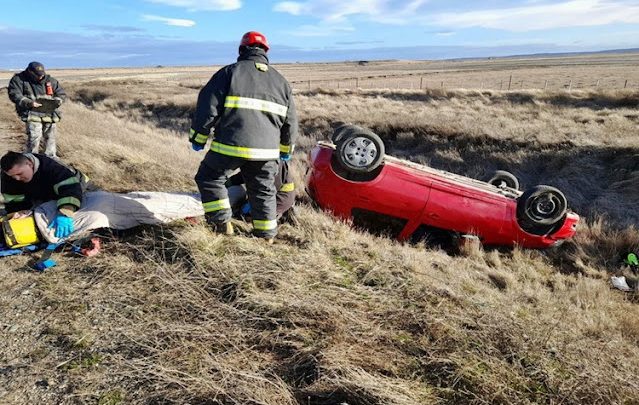 Despiste y vuelco, conductor trasladado al Hospital