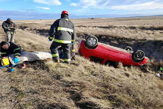 Despiste y vuelco, conductor trasladado al Hospital