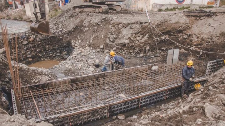 USHUAIA: AVANZAN LOS TRABAJOS EN EL SECTOR DONDE SE CONSTRUIRÁ EL NUEVO PUENTE SOBRE EL ARROYO GRANDE
